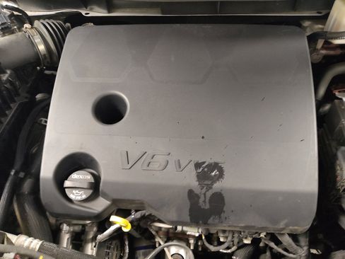 Used 2021 Chevrolet Traverse LS FWD image 30