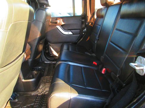 Used 2012 Jeep Wrangler Unlimited Rubicon w/ Dual Top Group image 12