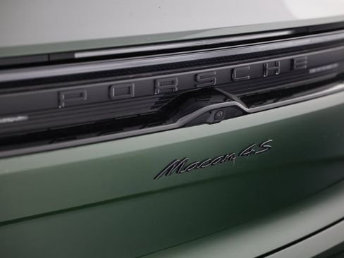 New 2025 Porsche Macan 4S Electric image 14