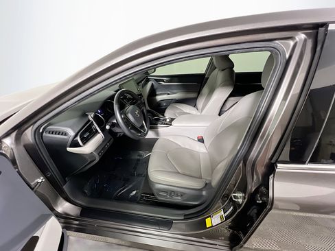 Used 2021 Toyota Camry XLE image 15