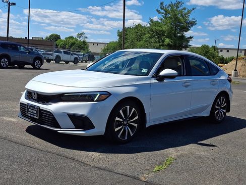 Used 2023 Honda Civic EX-L image 3