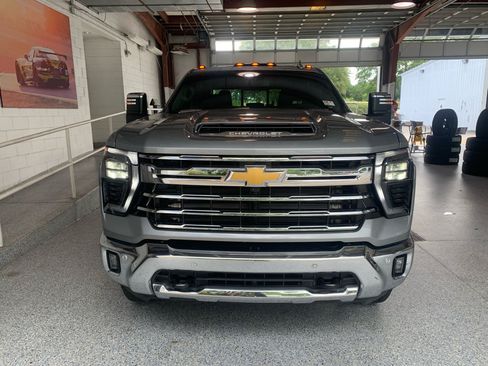 Used 2025 Chevrolet Silverado 2500 LTZ w/ LTZ Convenience Package AWD/4WD image 2