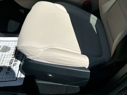 Used 2024 Mercedes-Benz GLC 300 4MATIC image 19