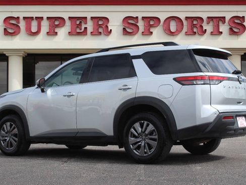 Used 2025 Nissan Pathfinder SV FWD image 5