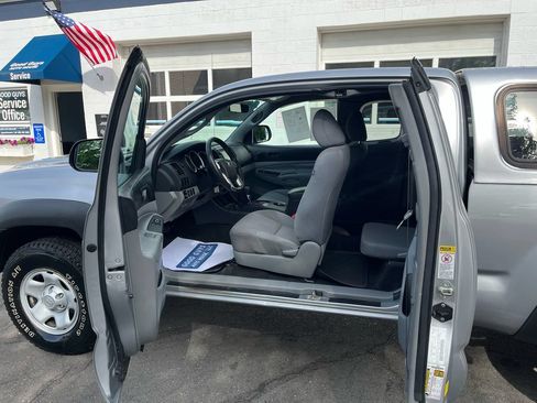 Used 2015 Toyota Tacoma 4x4 Access Cab w/ Convenience Package image 6