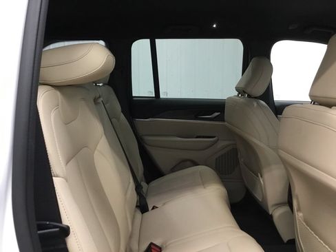 Used 2023 Jeep Grand Cherokee Limited AWD/4WD image 18