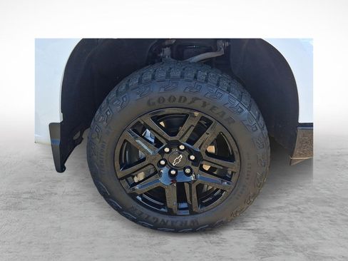 Used 2023 Chevrolet Silverado 1500 Custom Trail Boss w/ LPO, Dark Essentials Package image 9