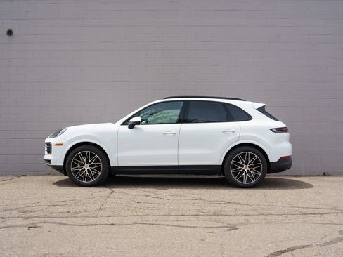 Certified 2026 Porsche Cayenne AWD/4WD image 2