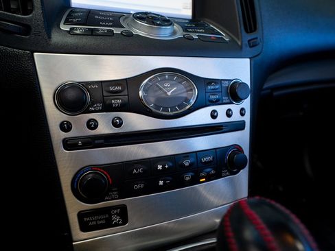 Used 2013 INFINITI G37 Sport w/ Premium Pkg image 30