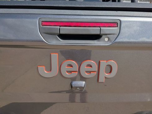 Used 2021 Jeep Gladiator Mojave AWD/4WD image 45