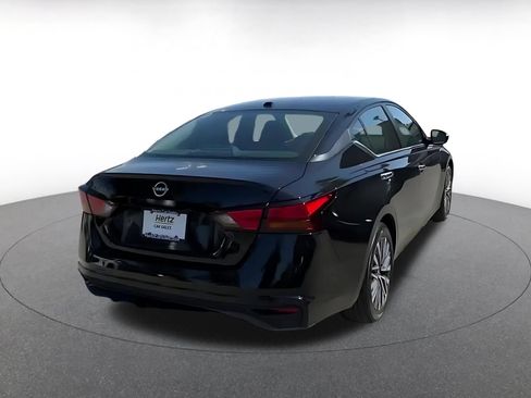 Used 2025 Nissan Altima 2.5 SV FWD image 12