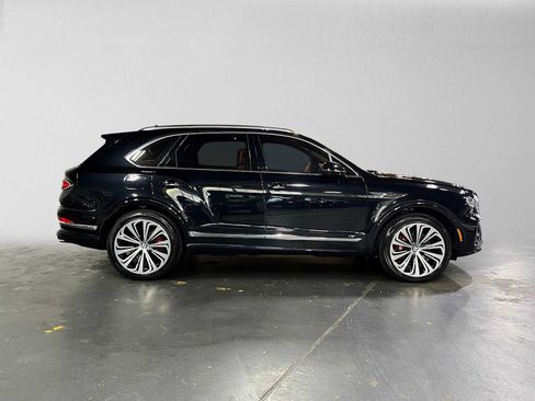 Used 2022 Bentley Bentayga AWD/4WD image 2