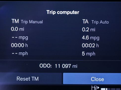 Certified 2025 Volvo XC40 B5 Plus image 13