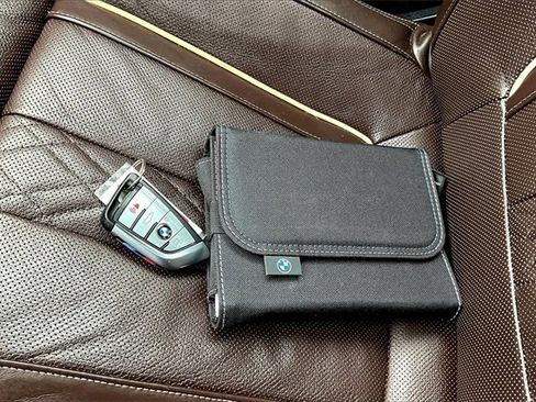 Used 2022 BMW M550i xDrive w/ Shadowloine Package image 10