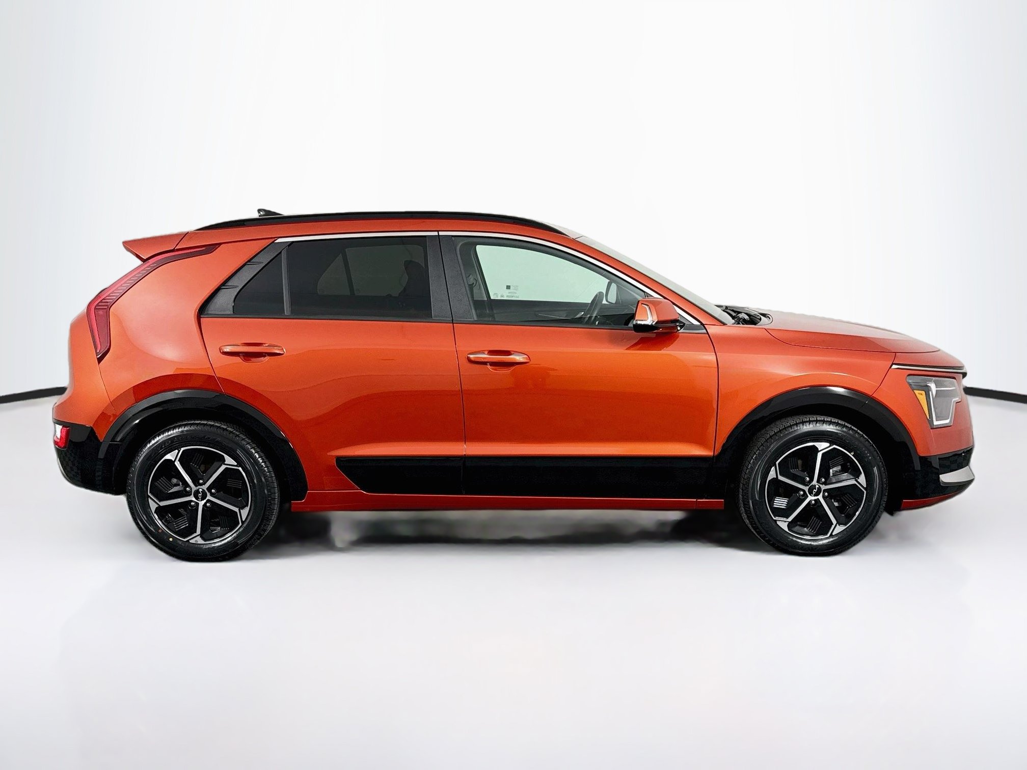 Used 2023 Kia Niro FWD image 16
