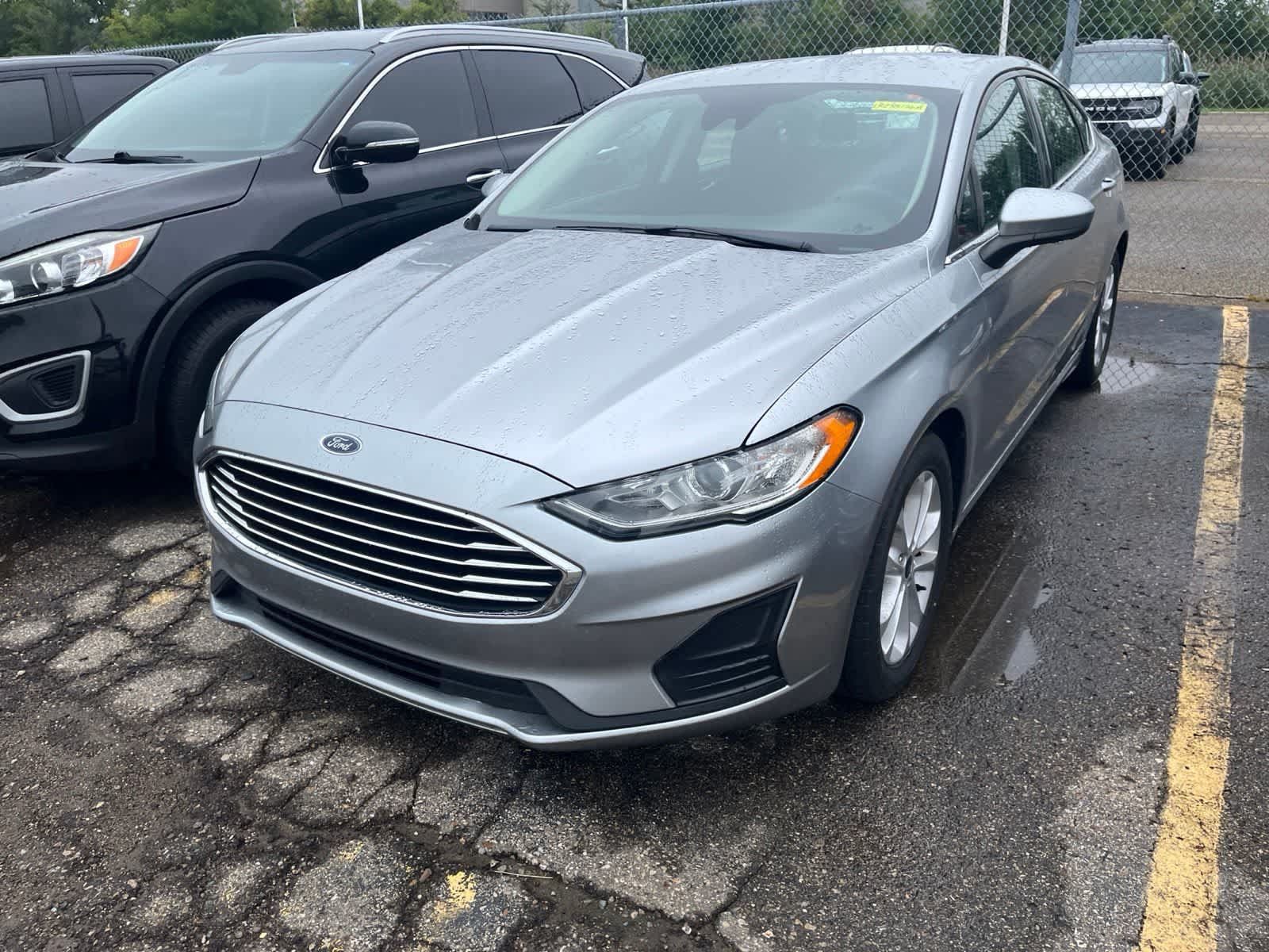 Used 2020 Ford Fusion SE FWD image 3