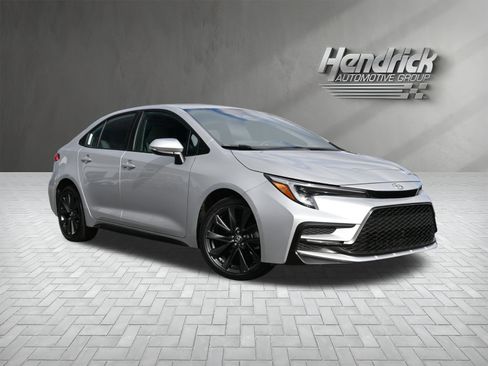 Used 2024 Toyota Corolla SE image 2