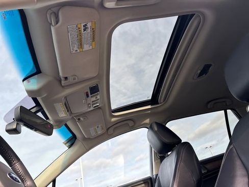 Used 2017 Subaru Outback 2.5i Limited image 22