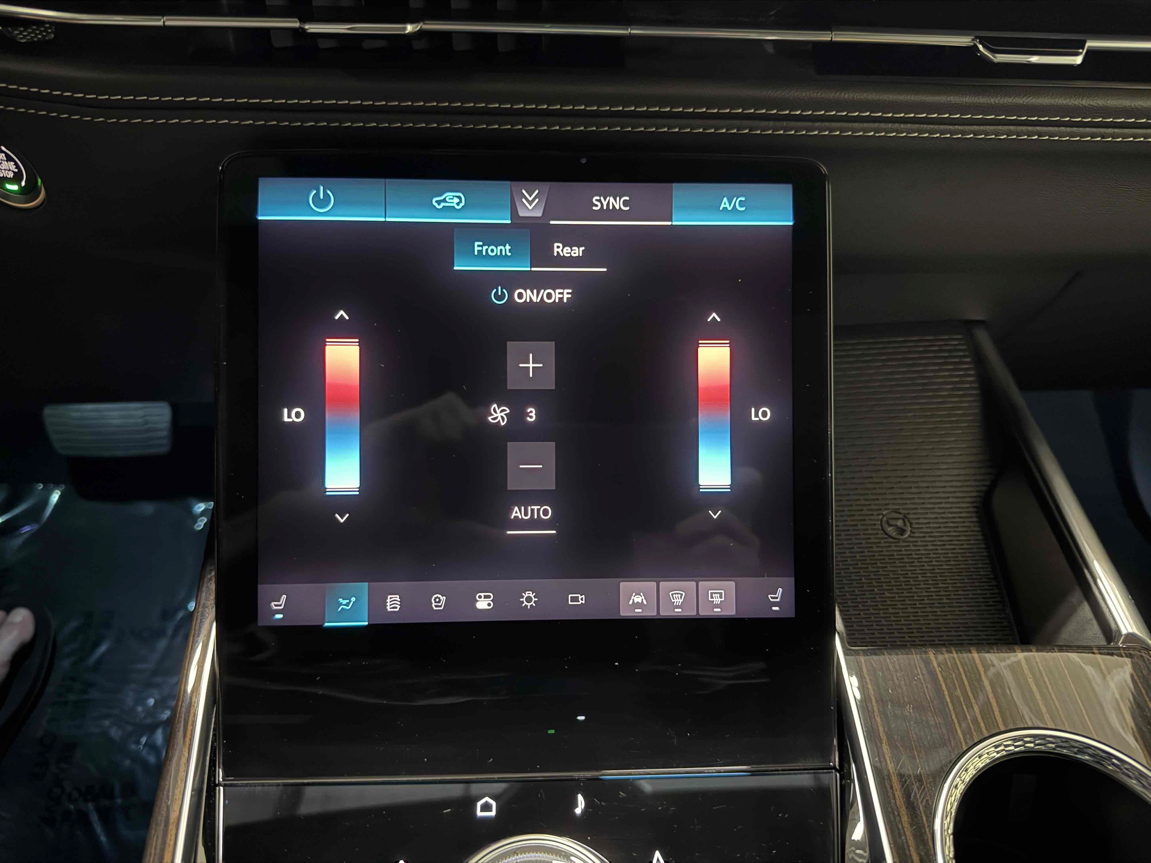 Used 2025 Cadillac Escalade Premium Luxury AWD/4WD image 37