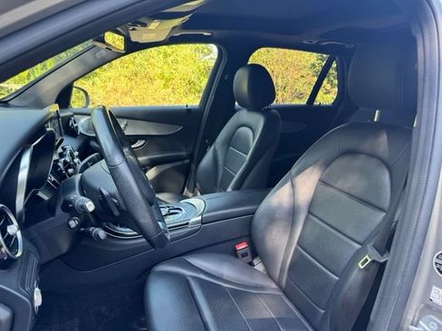 Used 2019 Mercedes-Benz GLC 300 4MATIC image 10