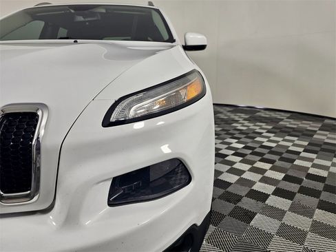 Used 2015 Jeep Cherokee Latitude w/ Cold Weather Group image 3