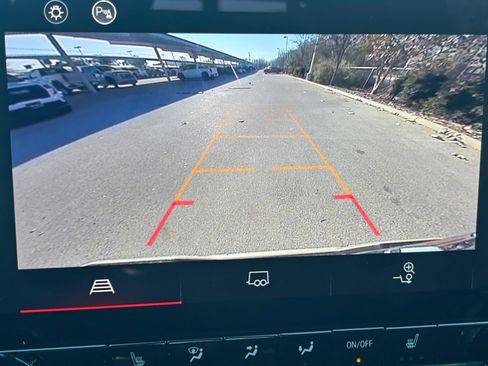 Used 2024 GMC Canyon Elevation w/ Convenience Package image 9