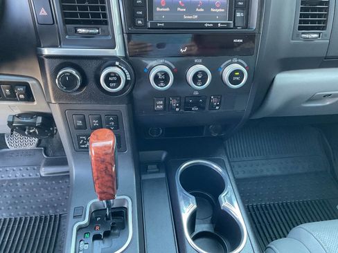 Used 2018 Toyota Sequoia Platinum image 26