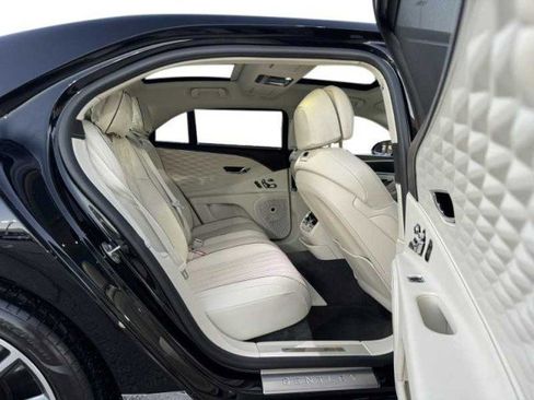 Used 2022 Bentley Flying Spur W12 image 65