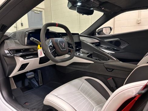 Used 2023 Chevrolet Corvette Stingray Premium Conv w/ Z51 Performance Package RWD image 15