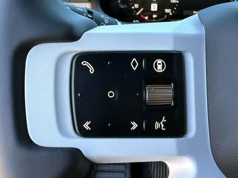 Used 2025 Land Rover Defender 130 X-Dynamic SE AWD/4WD image 27
