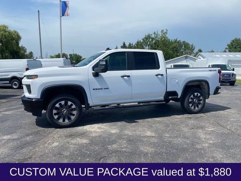 Used 2021 Chevrolet Silverado 2500 Custom w/ Custom Value Package AWD/4WD image 2