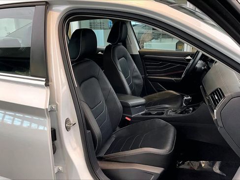 Used 2022 Volkswagen Jetta SEL image 8