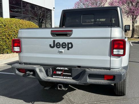 Used 2022 Jeep Gladiator Sport image 30