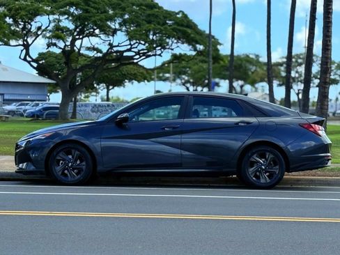 Used 2021 Hyundai Elantra SEL image 2