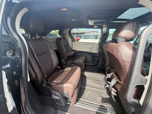 Used 2022 Toyota Sienna Platinum image 20