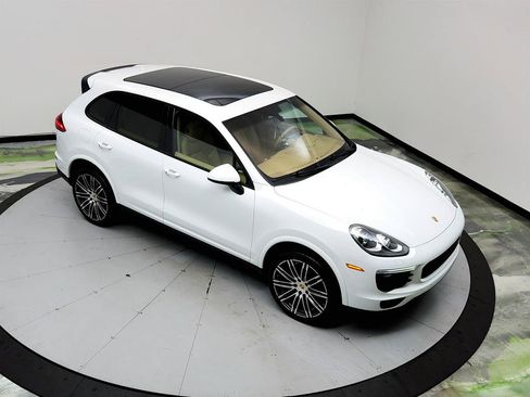 Used 2017 Porsche Cayenne Platinum Edition w/ Premium Package (PJV) AWD/4WD image 34