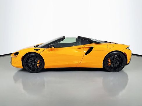Used 2025 McLaren Artura Spider RWD image 4