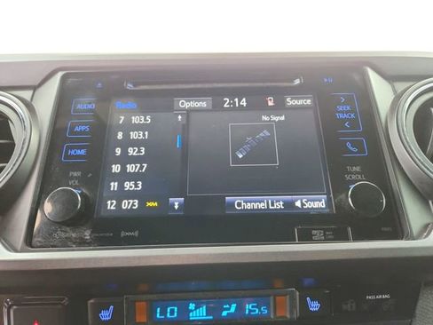 Used 2018 Toyota Tacoma TRD Sport AWD/4WD image 26