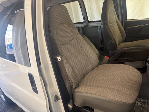Used 2006 Chevrolet Express 2500 Passenger w/ LT Preferred Equipment Group RWD image 20