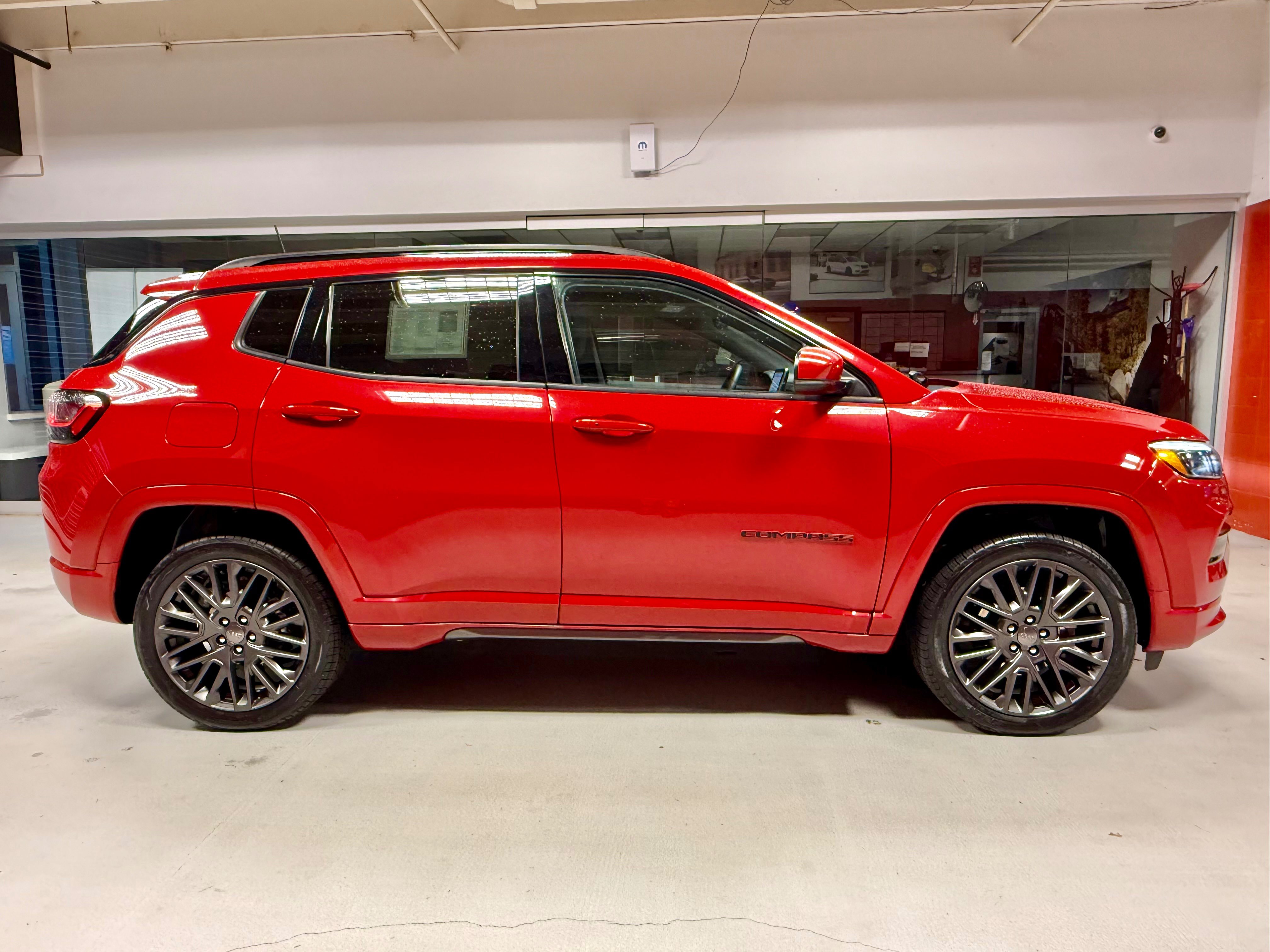Certified 2022 Jeep Compass Limited w/ (RED) Package AWD/4WD image 11