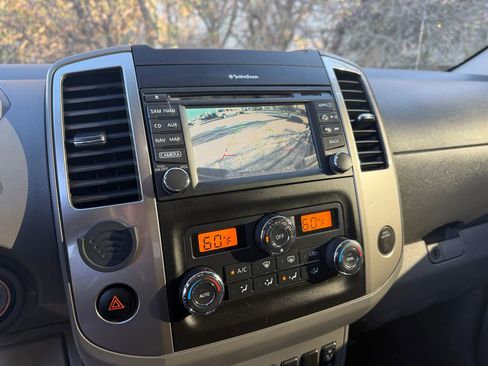 Used 2014 Nissan Frontier SL image 24