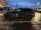 Used 2017 Jeep Cherokee Trailhawk image 5