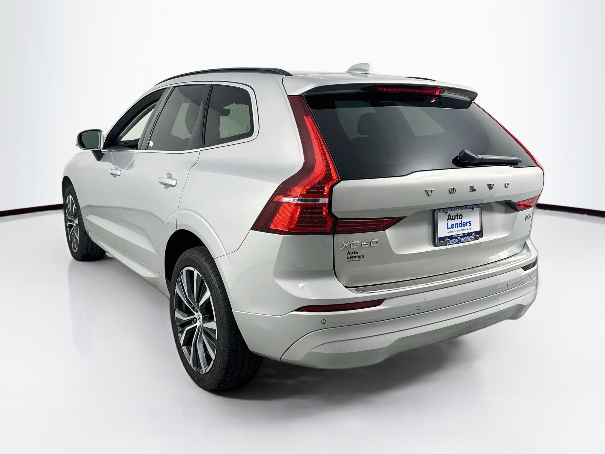 Used 2022 Volvo XC60 B5 Momentum w/ Protection Package Premier FWD image 7