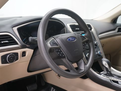 Used 2016 Ford Fusion SE FWD image 10