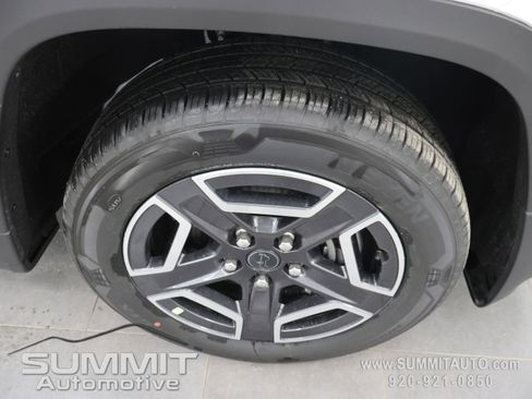 New 2026 Jeep Cherokee Limited image 3