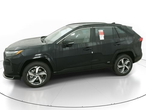 New 2025 Toyota RAV4 SE image 2