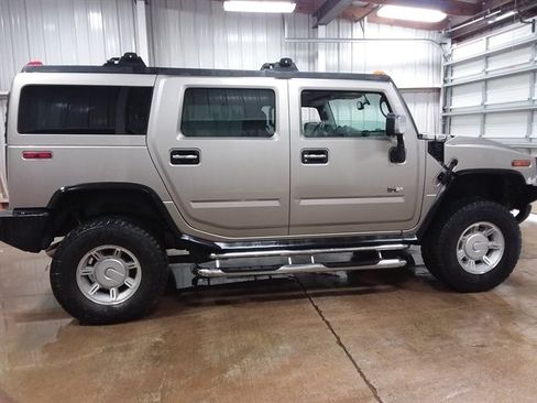 Used 2004 HUMMER H2 w/ Preferred Equipment Group AWD/4WD image 3