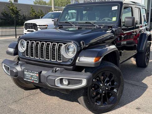Certified 2025 Jeep Wrangler Unlimited Sahara w/ Safety Group AWD/4WD image 3