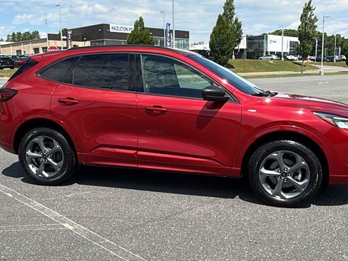 Used 2024 Ford Escape ST-Line w/ Tech Pack #1 AWD/4WD image 3