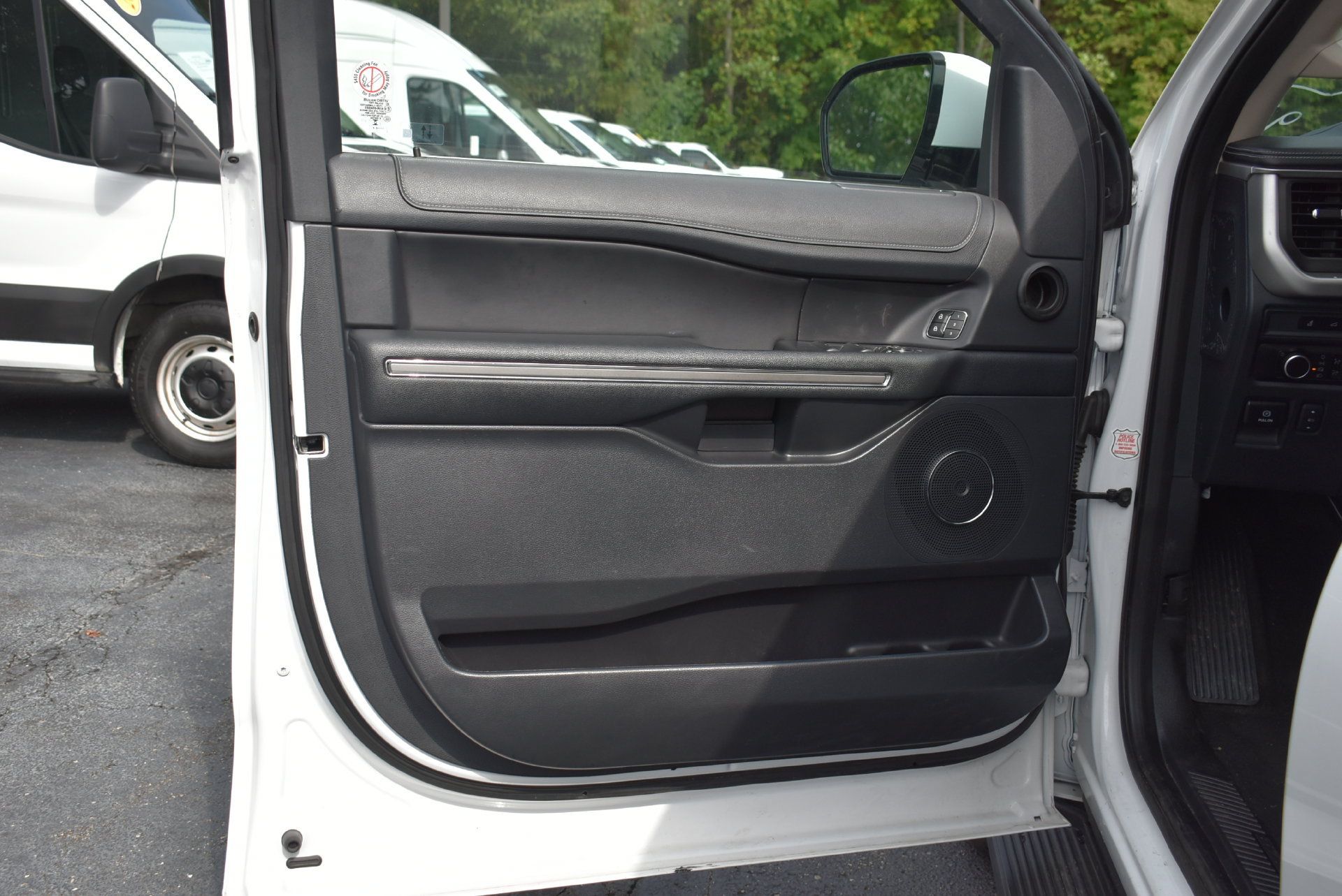 Used 2024 Ford Expedition XLT AWD/4WD image 11